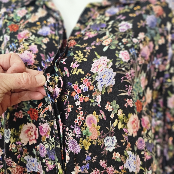 Tuckernuck Multicolor Floral Blouse - Picture 8 of 15